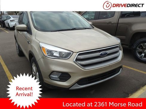 Used 2017 Ford Escape SE image 1