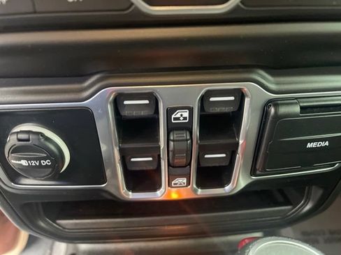 Used 2023 Jeep Gladiator Sport AWD/4WD image 20