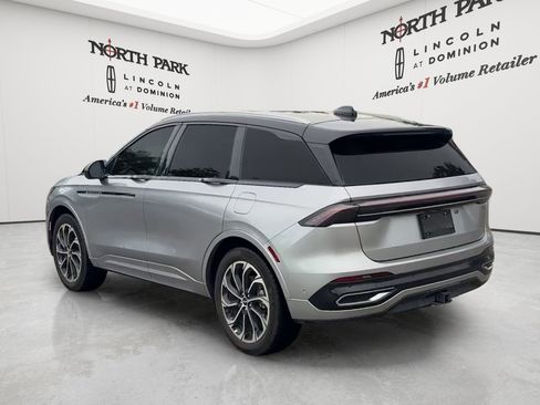 Used 2024 Lincoln Nautilus Reserve AWD/4WD image 3