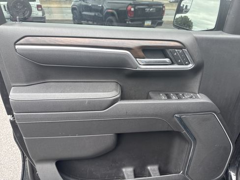 Used 2025 GMC Sierra 1500 SLT AWD/4WD image 18