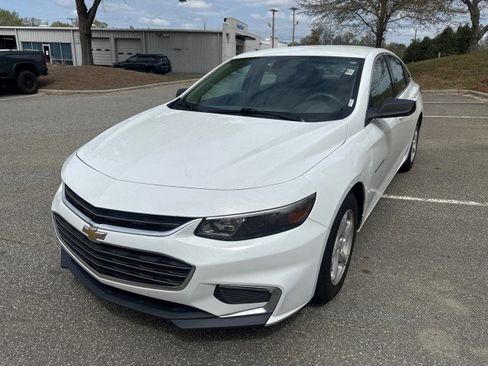 Used 2017 Chevrolet Malibu LS image 2