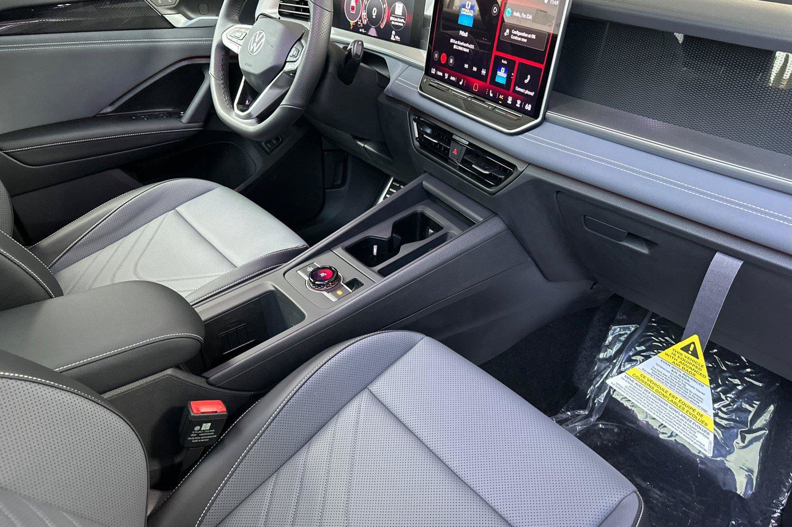 New 2026 Volkswagen Tiguan SE R-Line FWD image 15
