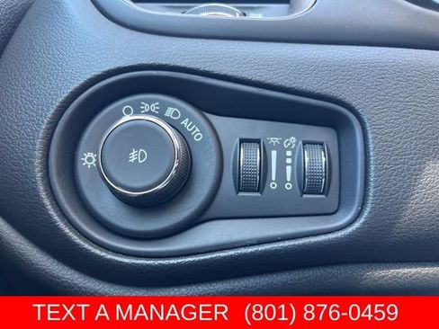 Used 2023 Jeep Renegade Latitude w/ Sun/Sound Group AWD/4WD image 23