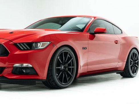 Used 2017 Ford Mustang GT RWD image 9