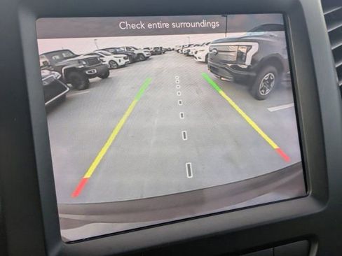 Used 2022 Jeep Cherokee Latitude Lux w/ Mopar Interior Package image 18