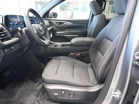 New 2026 Chevrolet Traverse LT w/ Sun and Wheel Package FWD image 9