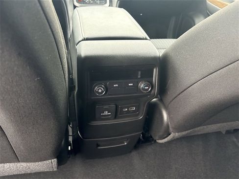 Used 2023 GMC Acadia SLE w/ Driver Convenience Package image 21