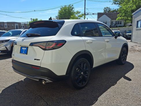 Used 2024 Honda HR-V Sport image 4