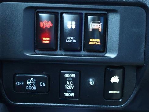 Used 2016 Toyota Tacoma TRD Sport w/ Premium & Technology Package AWD/4WD image 13