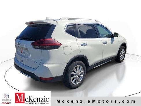 Used 2018 Nissan Rogue SV FWD image 4