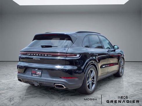Used 2024 Porsche Cayenne AWD/4WD image 7