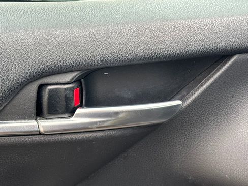 Used 2021 Toyota Camry SE image 8