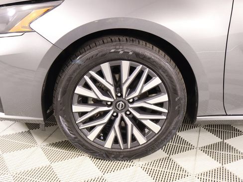Used 2024 Nissan Altima 2.5 SV AWD/4WD image 16