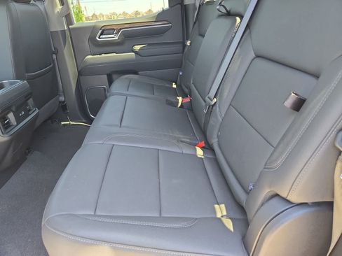 Used 2024 Chevrolet Silverado 1500 LT Trail Boss w/ Convenience Package II AWD/4WD image 17