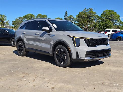 New 2026 Kia Sorento S image 2