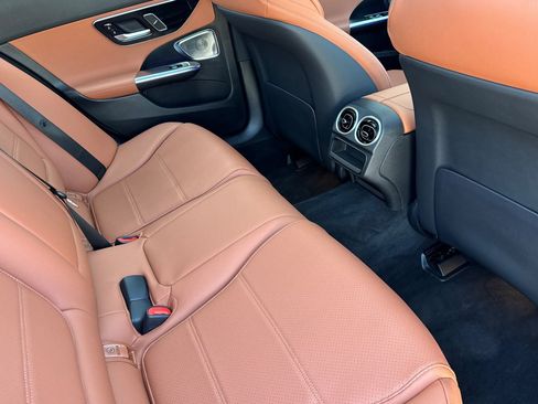 Used 2025 Mercedes-Benz C 300 4MATIC Sedan image 32