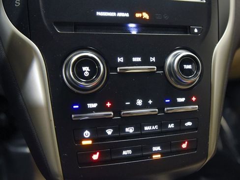 Used 2018 Lincoln MKC Select w/ Select Plus Package image 19