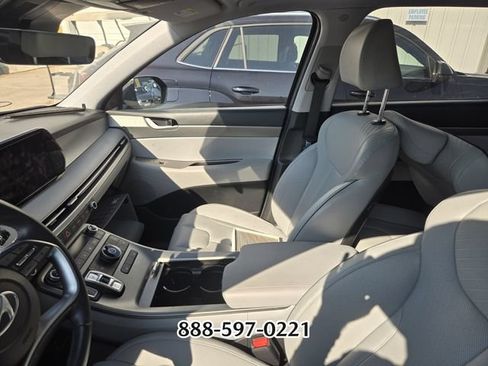 Used 2024 Hyundai Palisade SEL FWD image 2