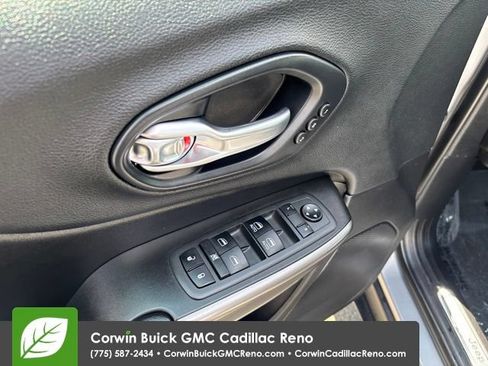 Used 2019 Jeep Cherokee Limited AWD/4WD image 11