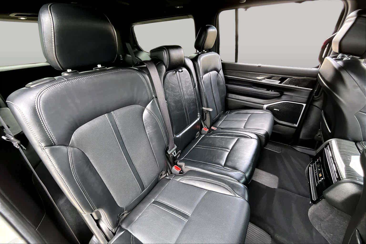 Used 2022 Jeep Wagoneer Series II w/ Convenience Group I AWD/4WD image 18