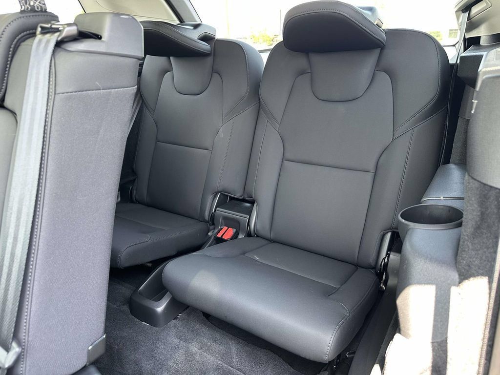 Used 2025 Volvo XC90 B6 Plus AWD/4WD image 14
