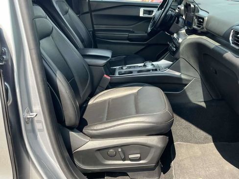 Used 2020 Ford Explorer XLT w/ Equipment Group 202A AWD/4WD image 25