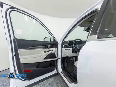 Used 2023 Kia Telluride SX AWD/4WD image 9