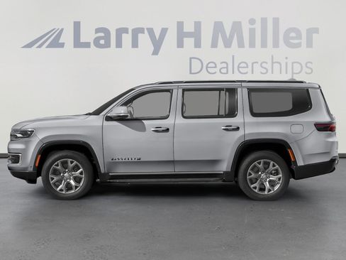 Used 2023 Jeep Wagoneer Series III w/ Preferred Equipment Group AWD/4WD image 5