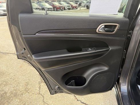 Used 2017 Jeep Grand Cherokee Limited image 13
