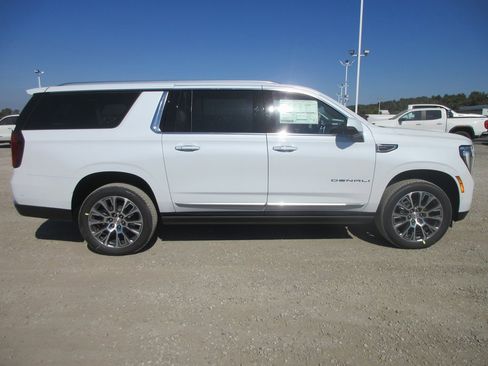 New 2026 GMC Yukon XL Denali w/ Sun & Power Step Package image 3