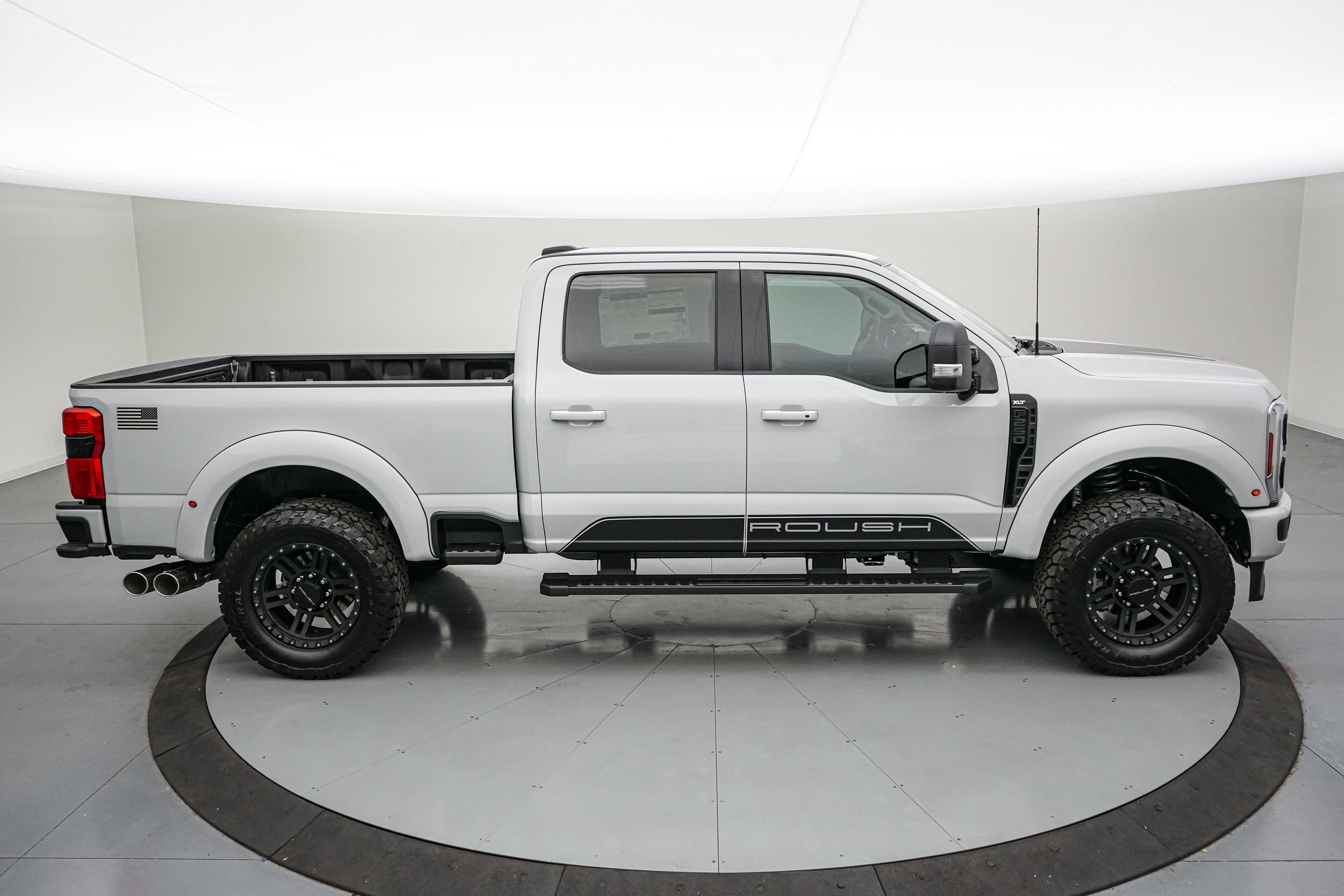 New 2026 Ford F250 XLT w/ XLT Premium Package AWD/4WD image 4