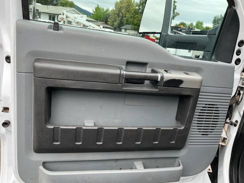 Used 2017 Ford F750 2WD Regular Cab Super Duty image 9