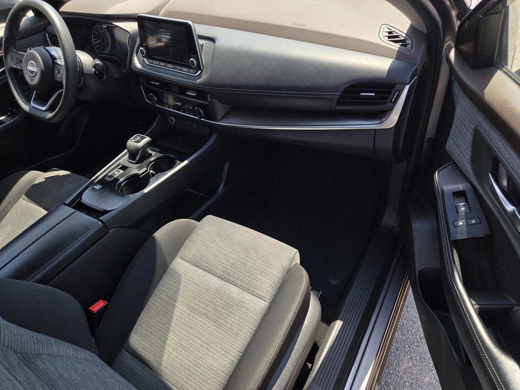 Certified 2023 Nissan Rogue SV FWD image 7