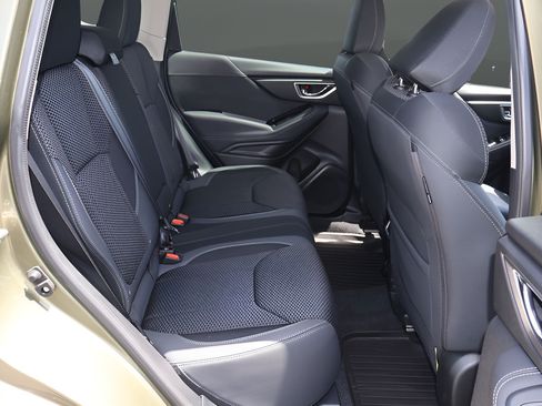 Used 2023 Subaru Forester Premium AWD/4WD image 18