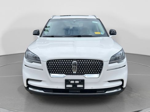 Used 2022 Lincoln Aviator Standard w/ Premium Package image 2