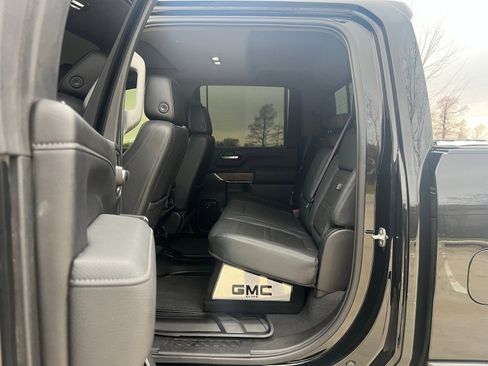 Used 2021 GMC Sierra 2500 Denali w/ Denali Black Diamond Edition image 17