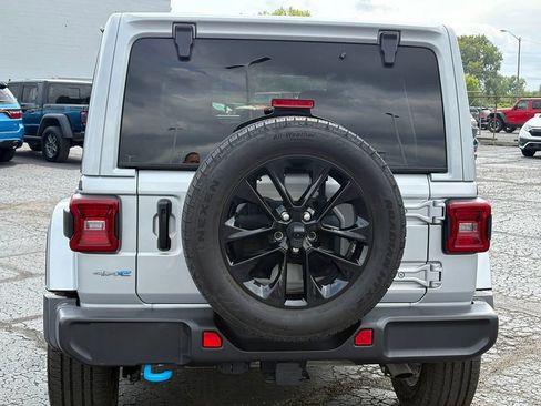 Used 2024 Jeep Wrangler Unlimited Sahara w/ Technology Group AWD/4WD image 6