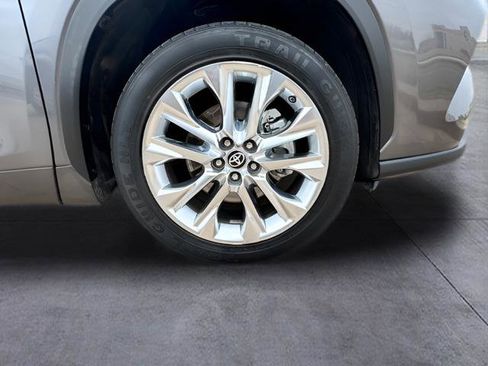 Used 2021 Toyota Highlander Limited image 9