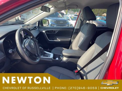 Used 2023 Toyota RAV4 LE FWD image 4