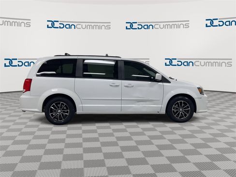 Used 2017 Dodge Grand Caravan GT image 9