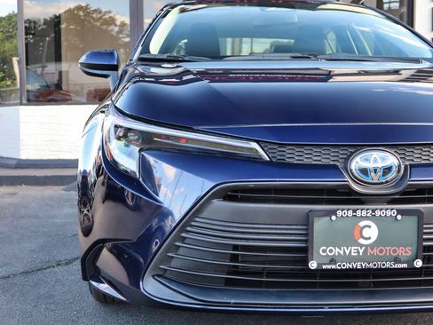 Used 2025 Toyota Corolla LE FWD image 8