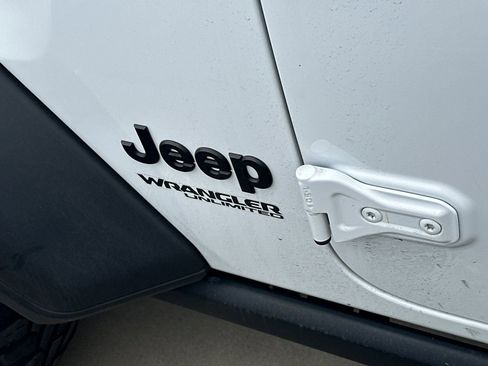 Used 2022 Jeep Wrangler Unlimited Sport AWD/4WD image 6