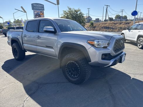 Used 2020 Toyota Tacoma TRD Off-Road w/ Technology Package AWD/4WD image 7
