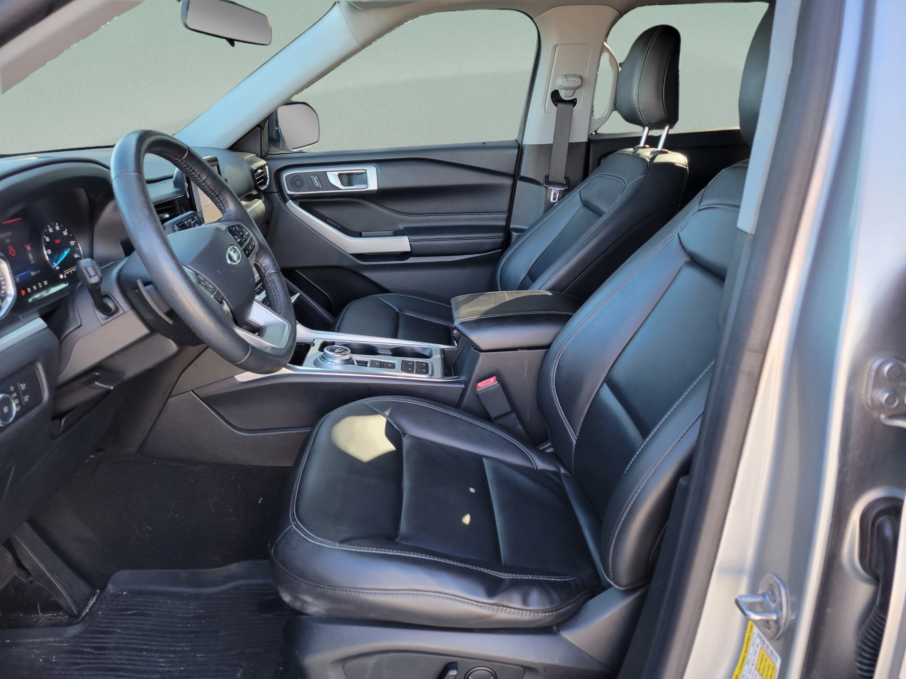 Used 2021 Ford Explorer XLT w/ Equipment Group 202A RWD image 15