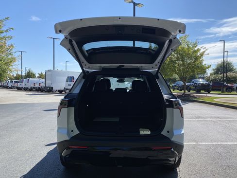 Used 2026 Chevrolet Equinox RS FWD image 11