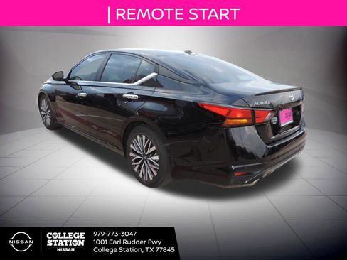 Used 2024 Nissan Altima 2.5 SV w/ SV Premium Package image 6