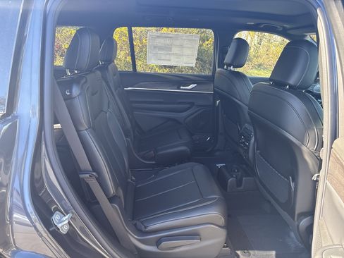 New 2025 Jeep Grand Cherokee L Limited w/ Trailer Tow Package AWD/4WD image 11
