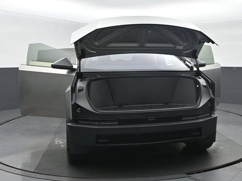 Used 2024 Tesla Cybertruck AWD Crew Cab image 43