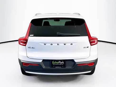 Used 2025 Volvo XC40 B5 Plus image 7