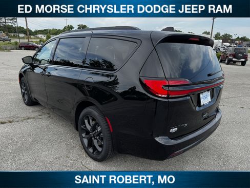 New 2026 Chrysler Pacifica Limited w/ S Appearance Package AWD/4WD image 5